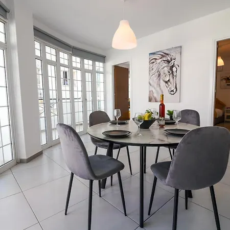 Jana's 2-br In Appartement *