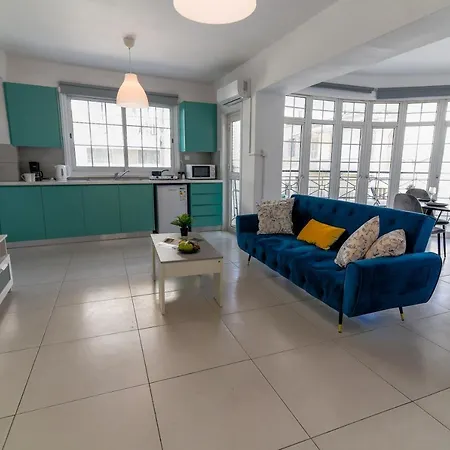 アパート Jana's 2-br In